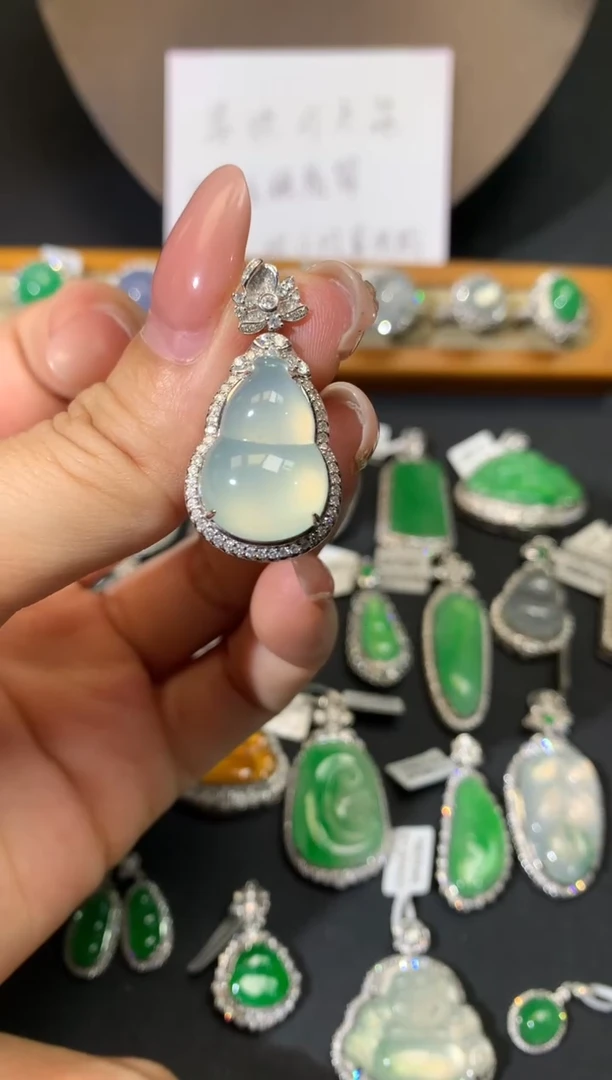 翡翠18K金镶嵌吊坠(不含链)吊坠