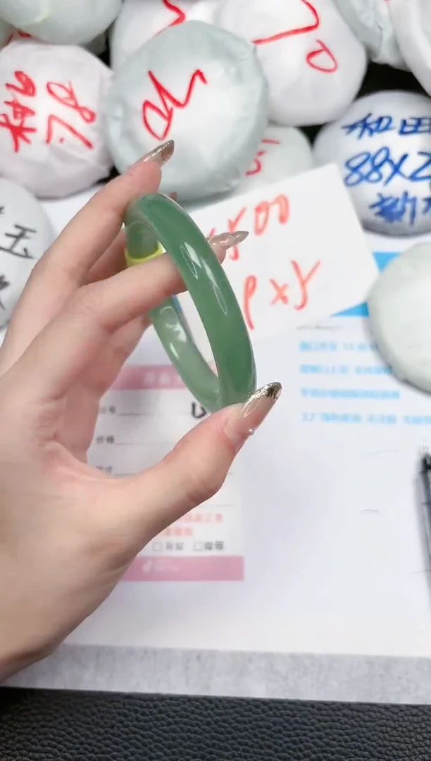 【闪购商品】石英质玉手镯未镶嵌153-58.7