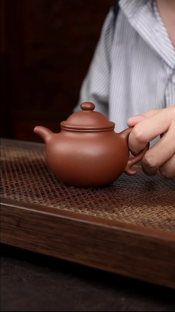 茶壶紫砂底槽清莲子