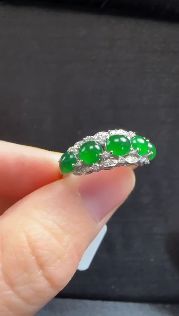 【闪购商品】翡翠戒指18K金镶嵌147蛋面一只