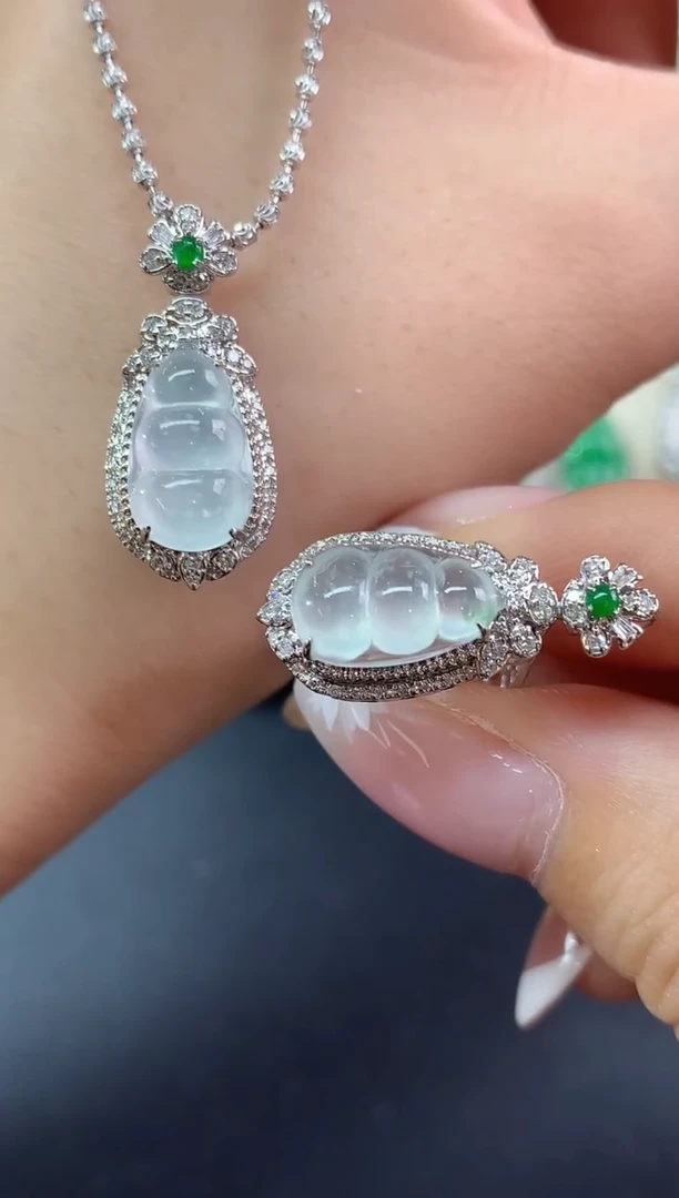 吊坠(不含链)18K金镶嵌翡翠吊坠(不含链)|4980多样性发其一