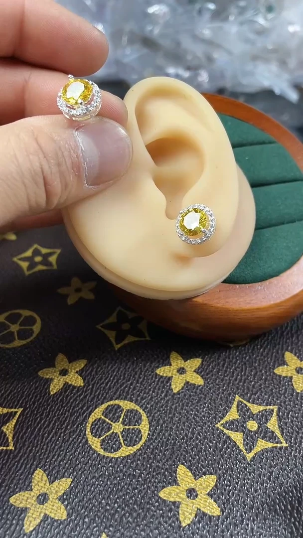 合金合成钻石轻奢女耳钉1.6