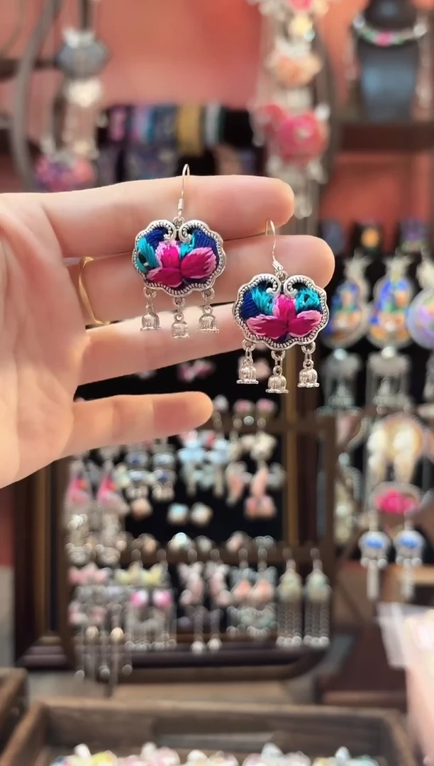 织绣云织谣民族风精美饰品   546