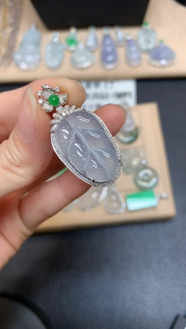 【闪购商品】翡翠颈饰18K金镶嵌树叶【无服务费