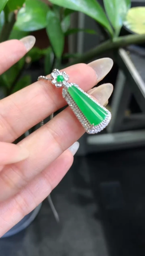 18K金镶嵌挂件翡翠无事牌不含链