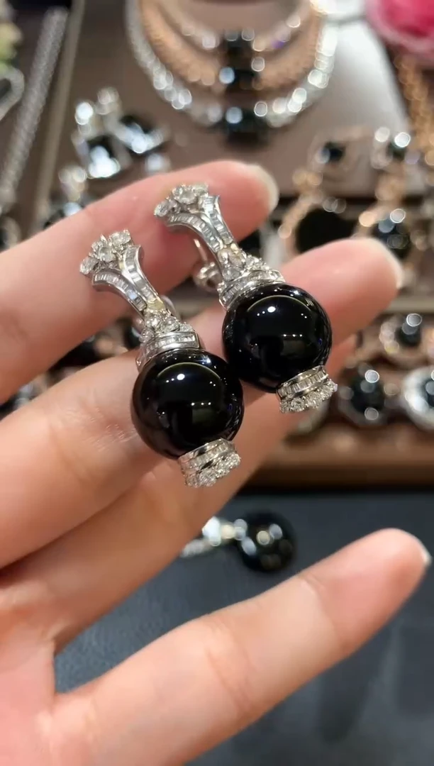 18K金镶嵌翡翠耳饰妮*m97