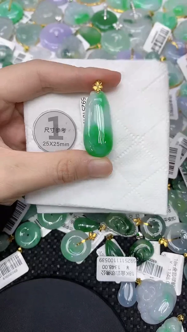 颈饰18K金镶嵌翡翠111111111