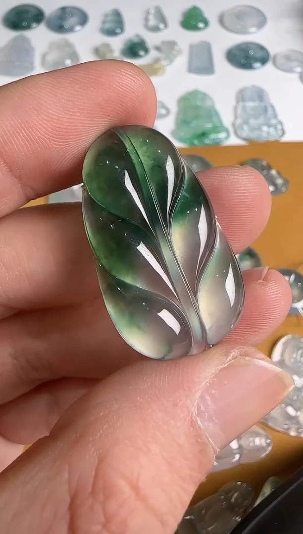 吊坠(不含链)未镶嵌翡翠.