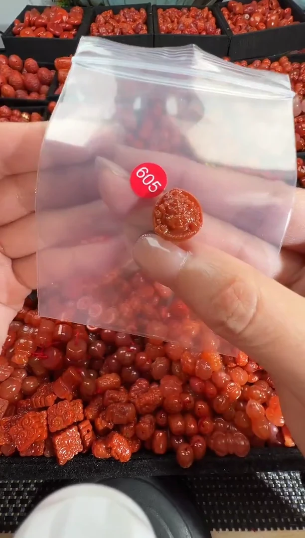 颈饰钛钢南红玛瑙1