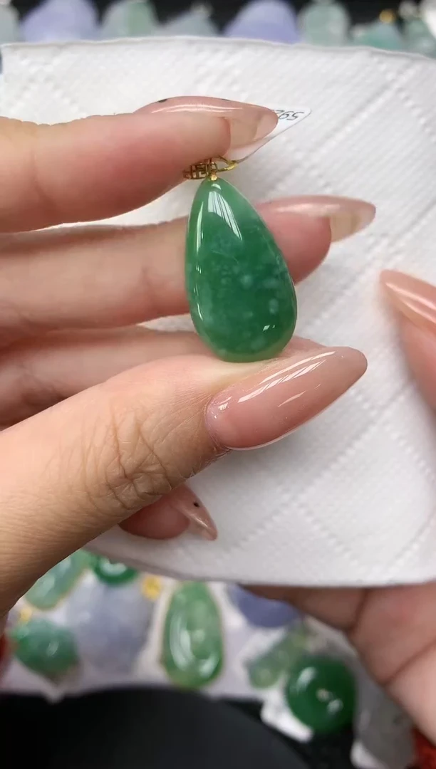 颈饰18K金镶嵌翡翠1111111111