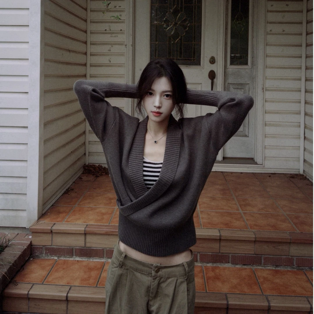 2025秋季新款纯欲复古设计不规则交叉显瘦上衣女配宽松工装裤套装