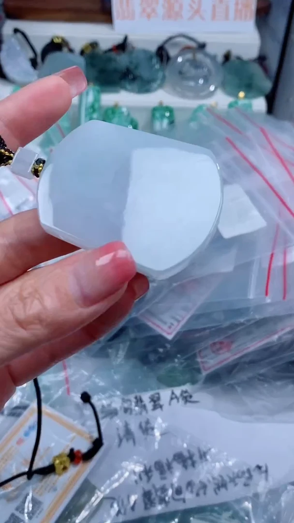 翡翠未镶嵌颈饰吊坠