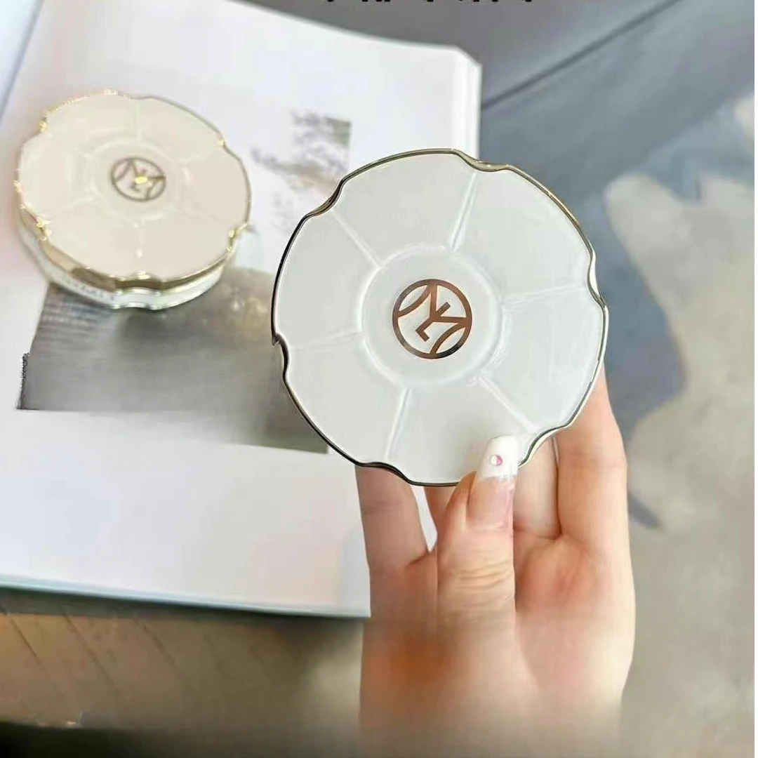 OHMLIOHMLI白玉雪肌润透修颜气垫霜白玉雪肌润透修颜气垫霜白玉雪