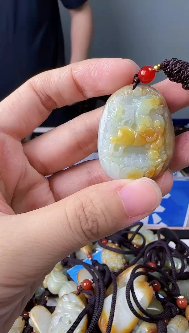 和田玉未镶嵌颈饰1