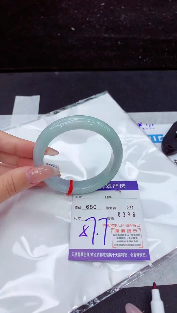 翡翠手镯未镶嵌1