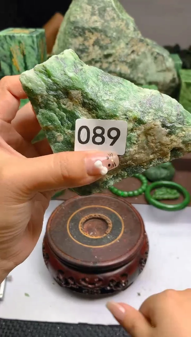 和田玉（碧玉）未镶嵌珠宝半成品1
