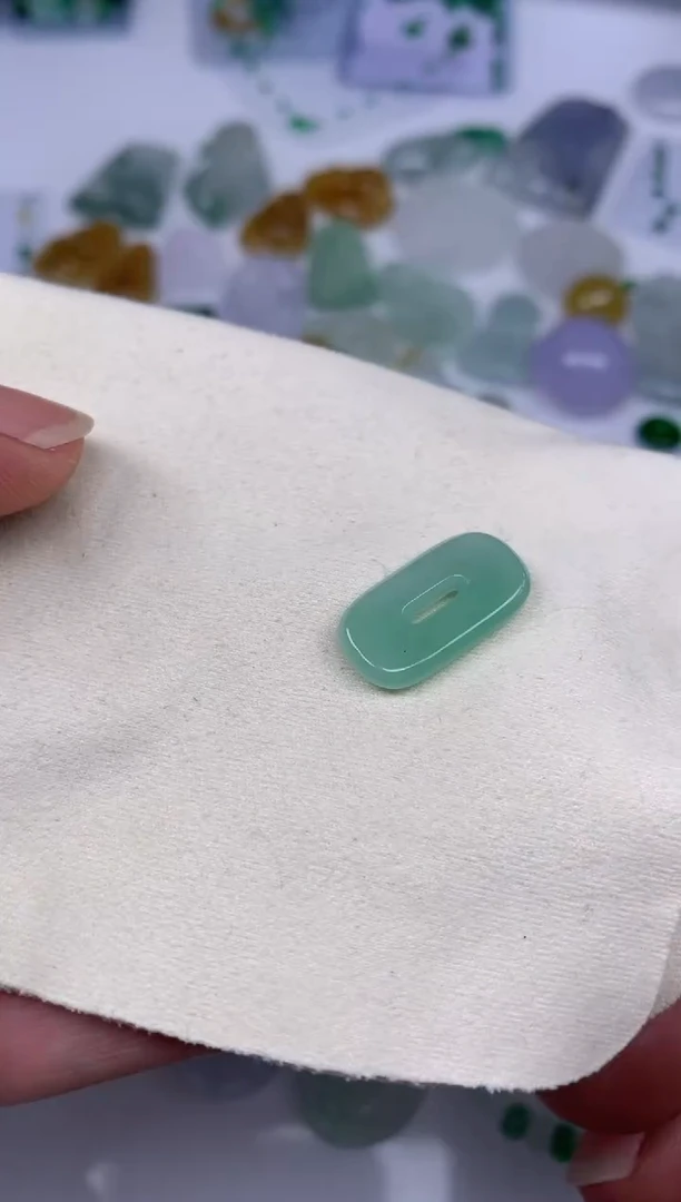 翡翠未镶嵌颈饰3方扣