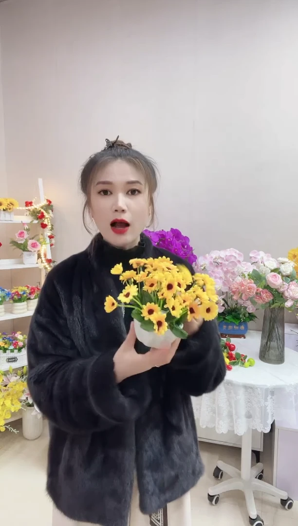 多头向日葵+白色陶瓷花盆