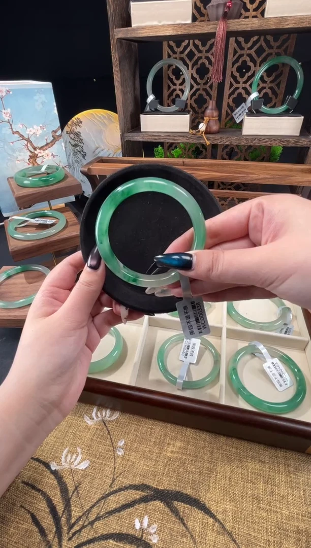 未镶嵌手镯石英质玉（非洲翠）圈口59