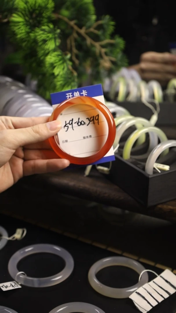 未镶嵌颈饰玛瑙/玉髓满正红天然玛瑙玉髓手镯