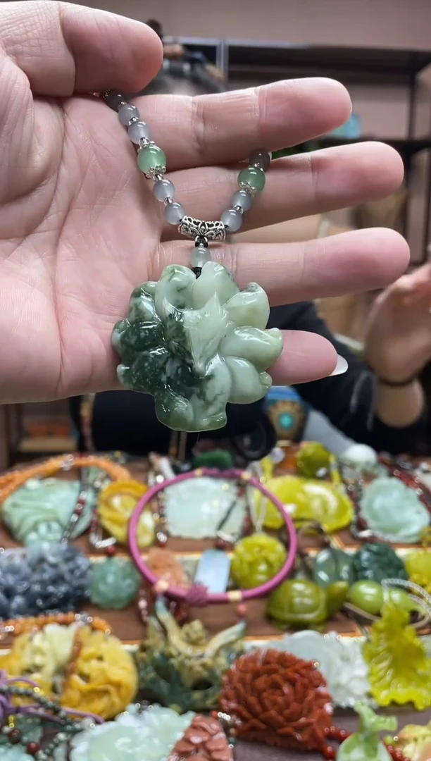 未镶嵌岫玉吊坠·