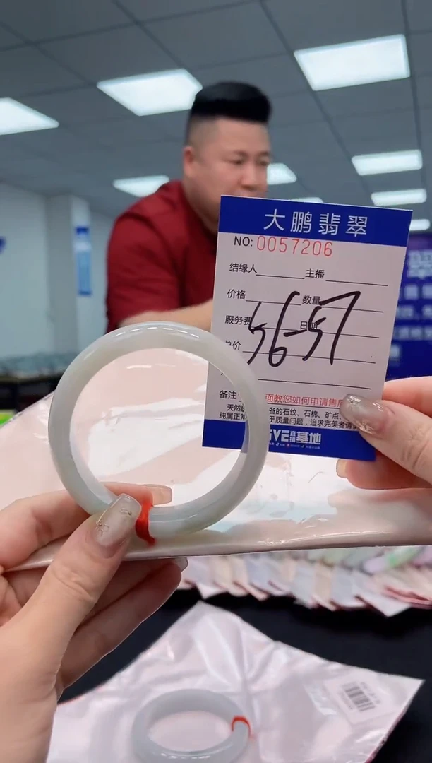 【闪购商品】翡翠手镯未镶嵌AAAAAAAAAA