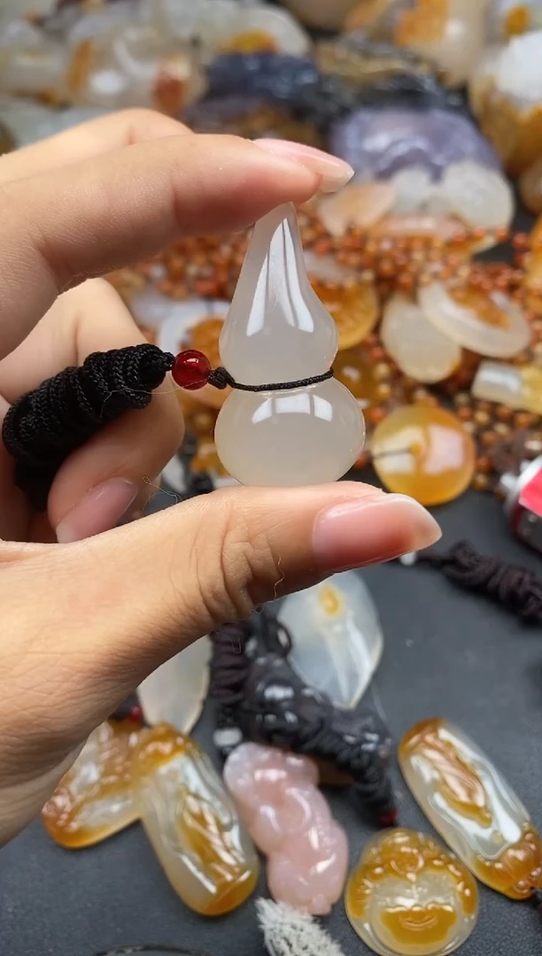 未镶嵌1玛瑙/玉髓淡*ll