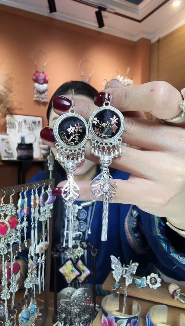 【闪购商品】刺绣纯手工民族风耳环