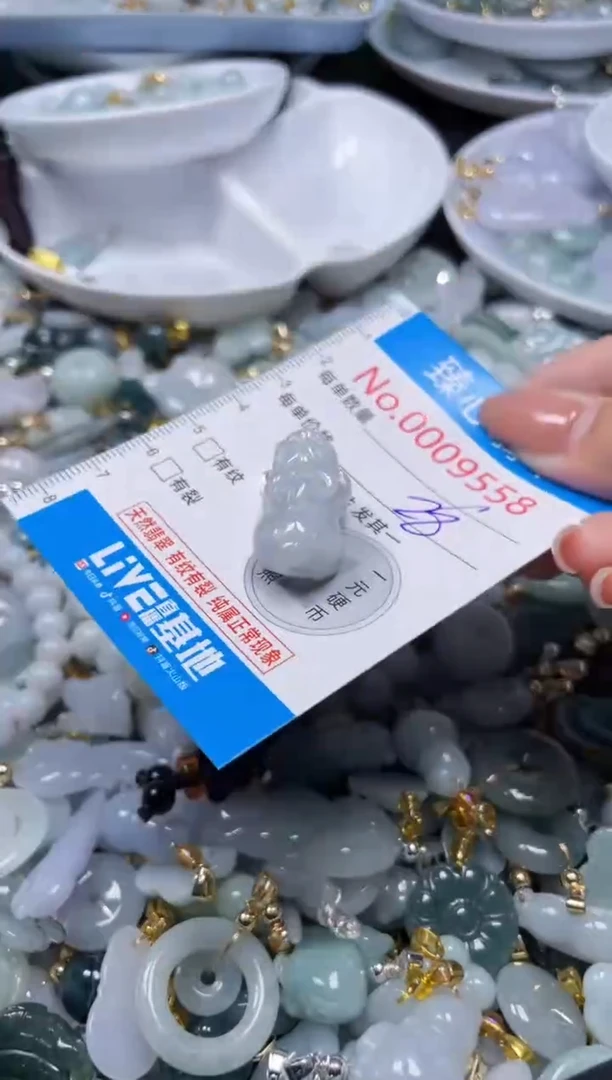 吊坠(不含链)未镶嵌翡翠9558