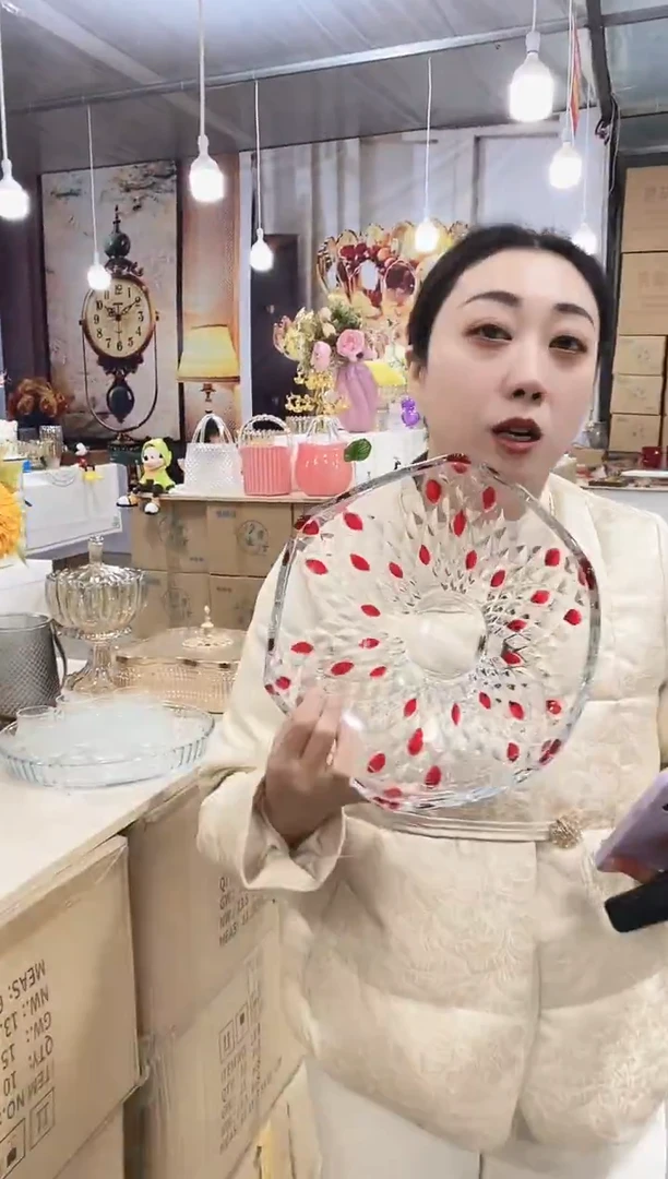 红色雨花果斗一个