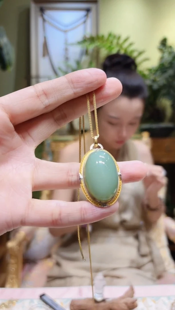 和田玉18K金镶嵌颈饰粉青吊坠Z