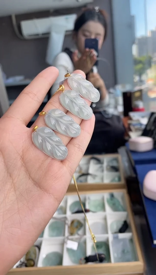 吊坠(不含链)18K金镶嵌翡翠天然缅甸A货翡翠多样性发其一