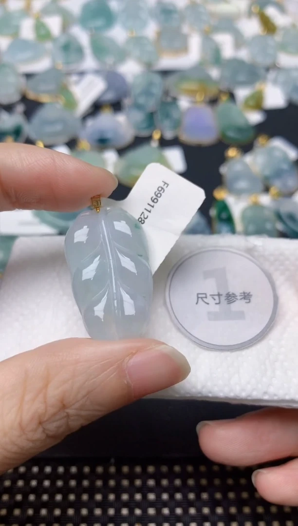 颈饰18K金镶嵌翡翠天然缅甸A货翡翠