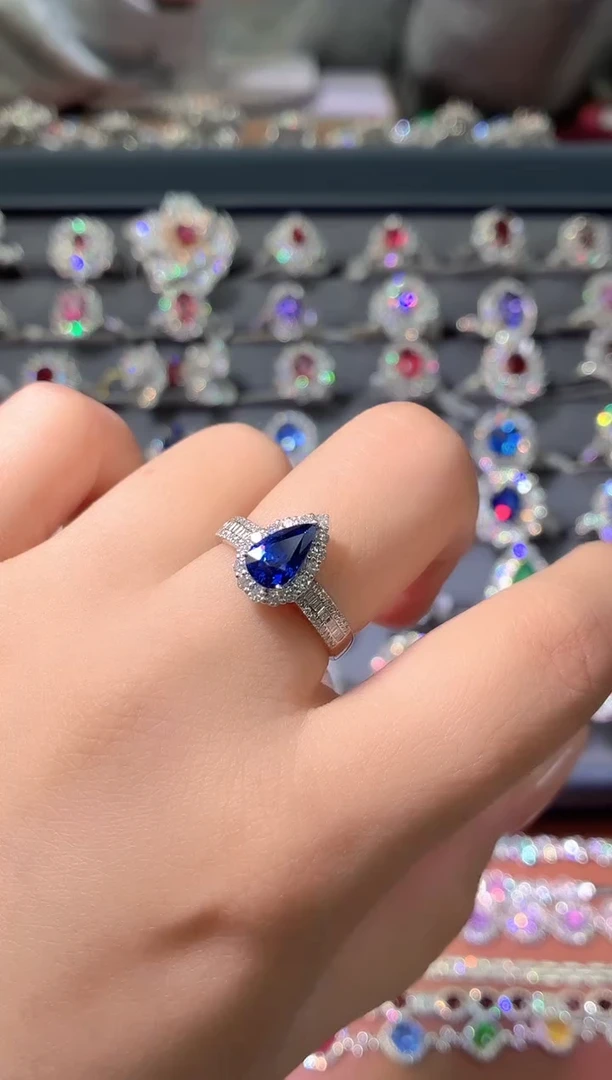 戒指蓝宝石18K金镶嵌-