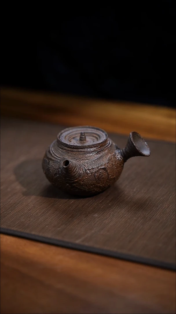 纯手工制作 黑紫砂侧把壶