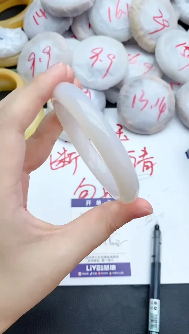 未镶嵌手镯石英质玉214+60.7