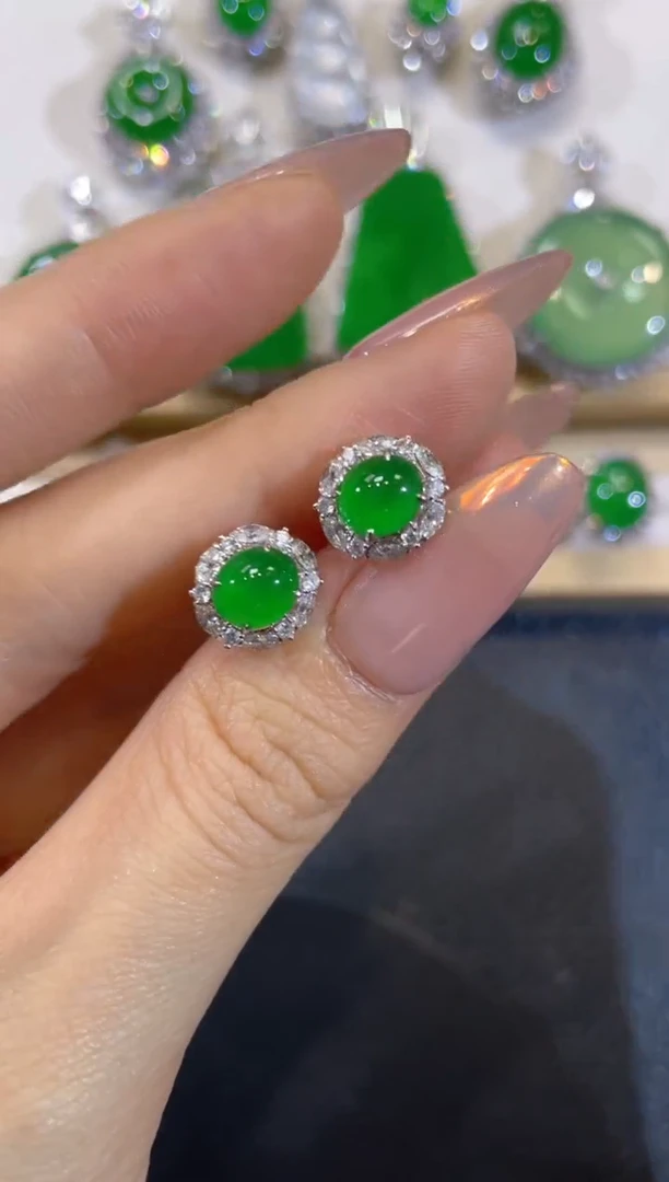 颈饰18K金镶嵌翡翠团购35