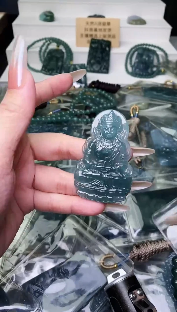 颈饰未镶嵌翡翠