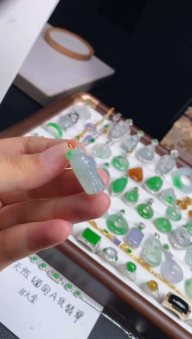 翡翠未镶嵌吊坠(不含链)1