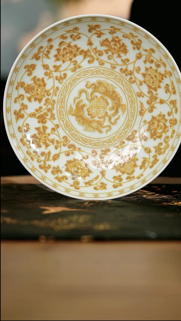 7-5釉里金双狮戏球壶承