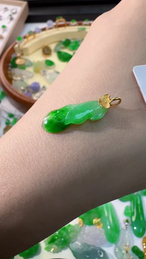 翡翠18K金镶嵌吊坠(不含链)缅甸A货翡翠