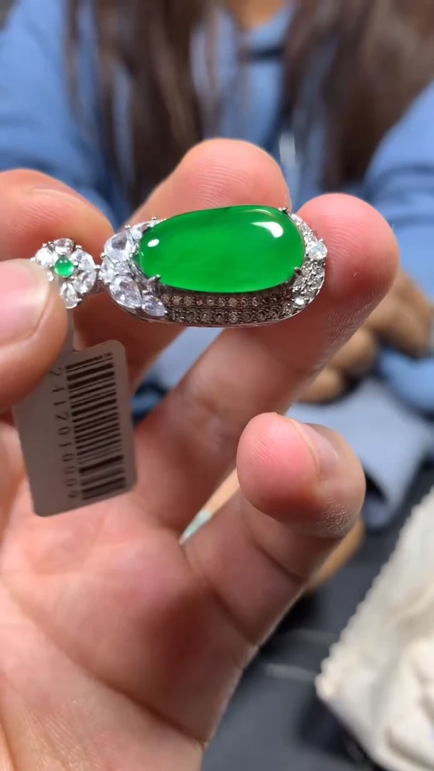 【闪购商品】翡翠吊坠(赠链)未镶嵌0179398874/多样性发一