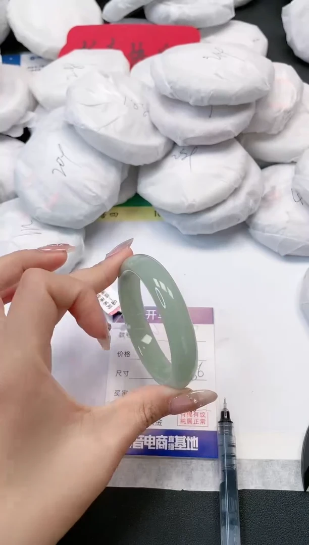 【闪购商品】石英质玉手镯合金144-56