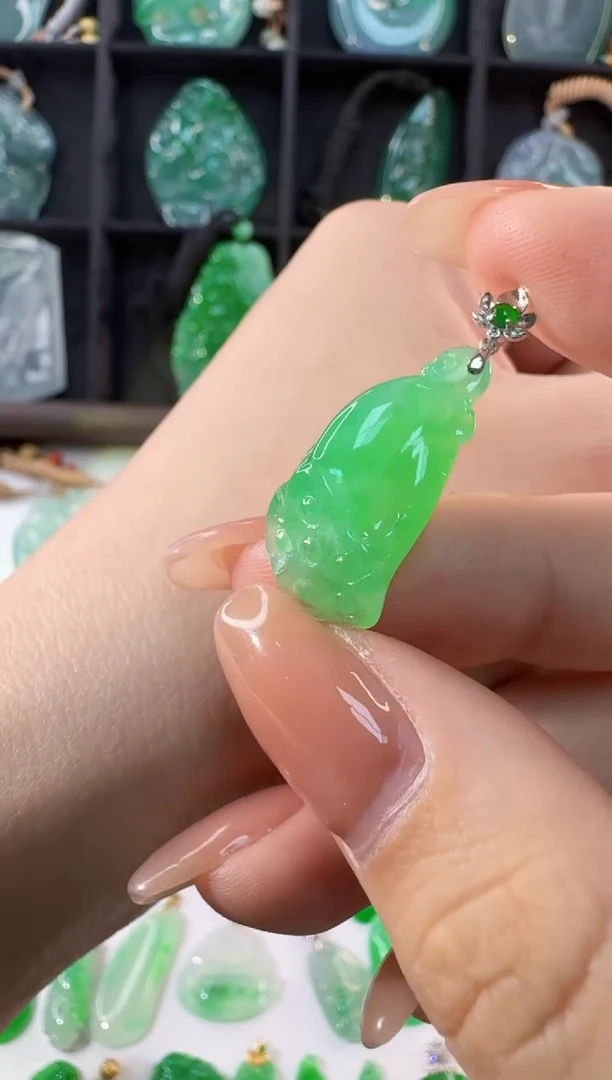 颈饰18K金镶嵌翡翠缅甸A货翡翠