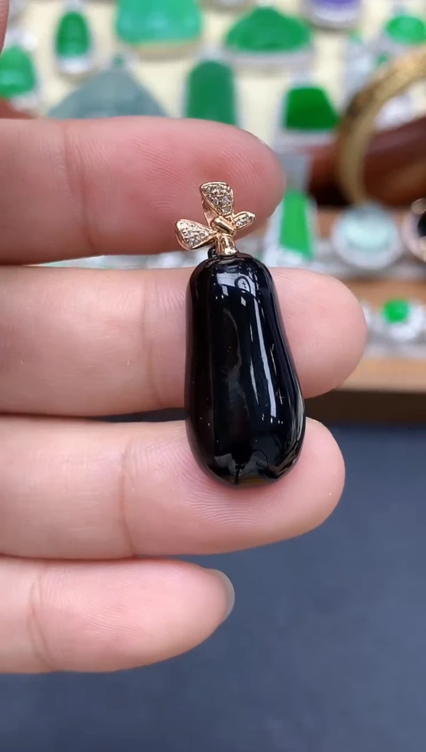 颈饰18K金镶嵌翡翠470-中国好珍宝