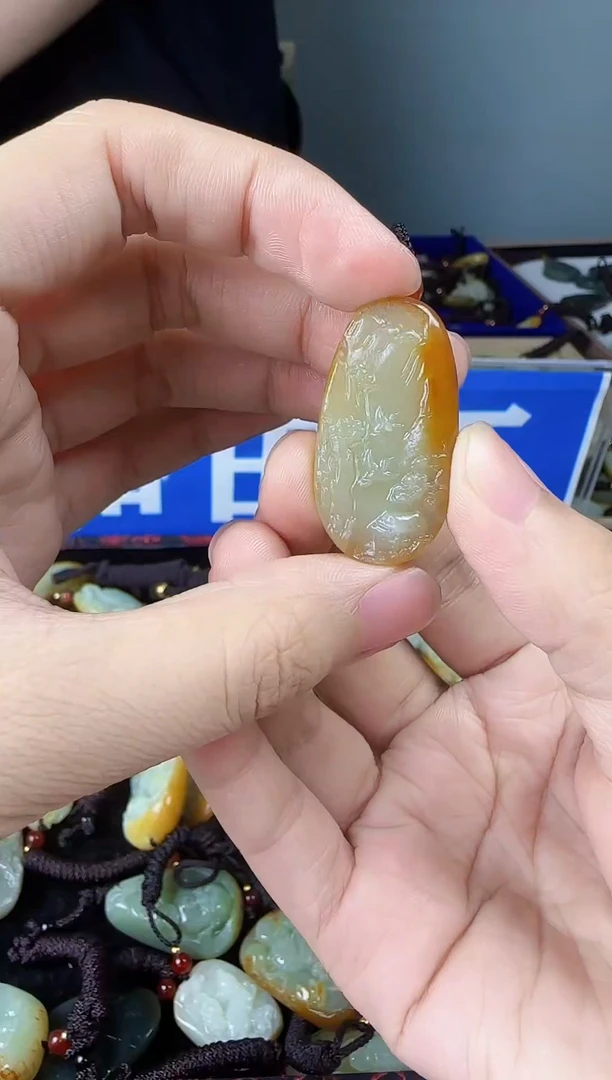 和田玉未镶嵌颈饰1