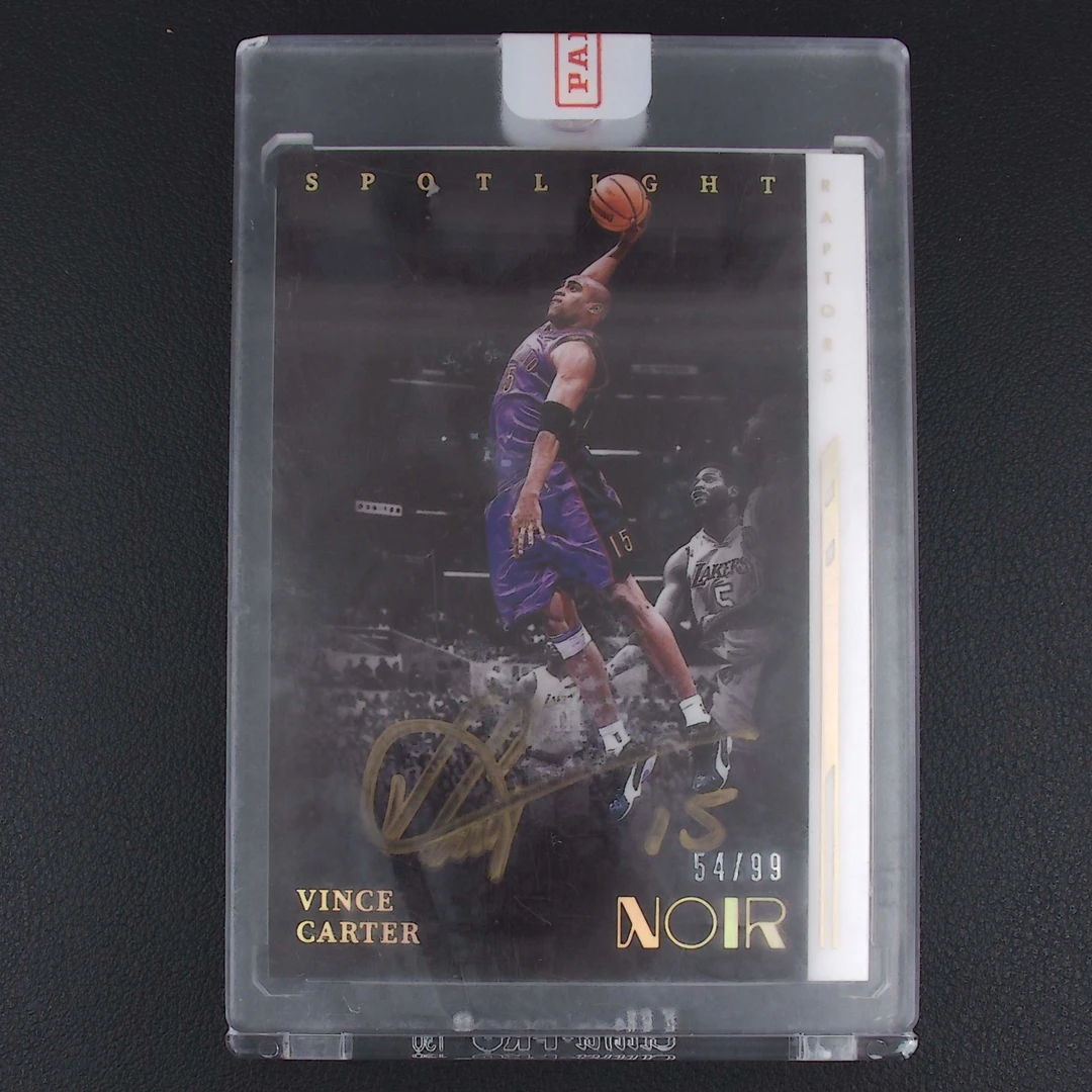 文斯卡特 Noir 聚光灯 99编 签字  帕尼尼NBA国宝手提签字球星卡