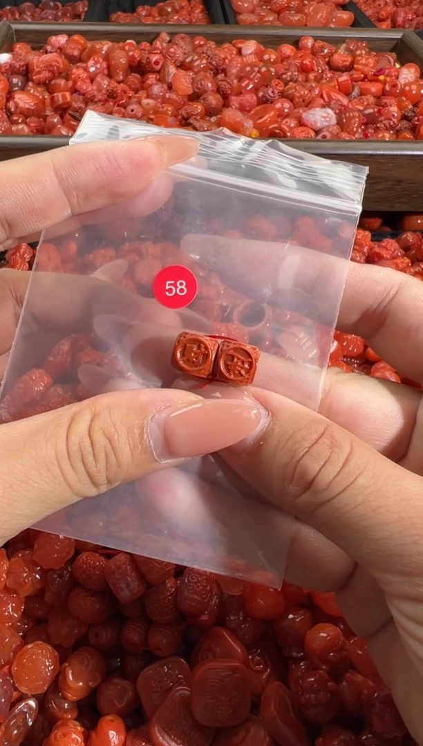 南红玛瑙未镶嵌颈饰1