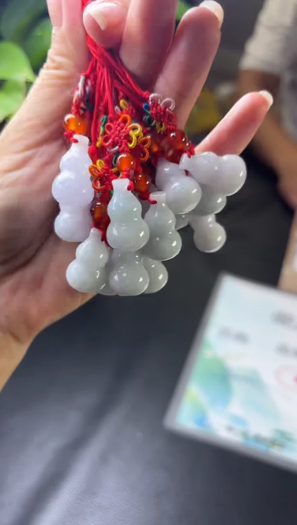翡翠挂件未镶嵌多样性发一件R703028