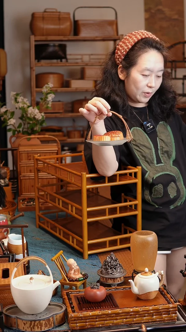 波浪青绿云彩盘